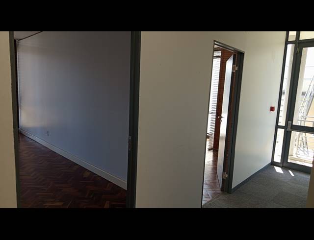 220M² OFFICE TO LET IN NDABENI